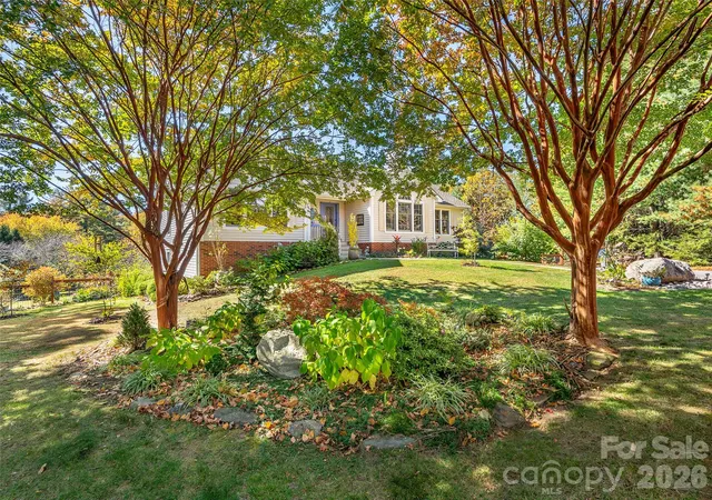 Photo 4 of Single family home for sale at 23 Old Applewood Ln, Hendersonville, NC 28739 | MLS# 4432097 | Listing updated on 2026-10-08