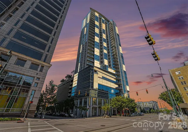 Photo 1 of Condo for sale at 333 W Trade St #1810, Charlotte, NC 28202 | MLS# 4432101 | Listing updated on 2026-10-20