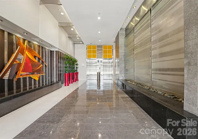 Listing Photo 1 - Condo for sale in building located at 333 W Trade St, Charlotte, NC 28202 - Unit #1810