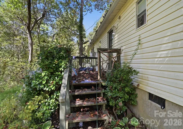 Photo 1 of Single family home for sale at 255 Dusty Ln, Marshall, NC 28753 | MLS# 4432122 | Listing updated on 2026-10-07