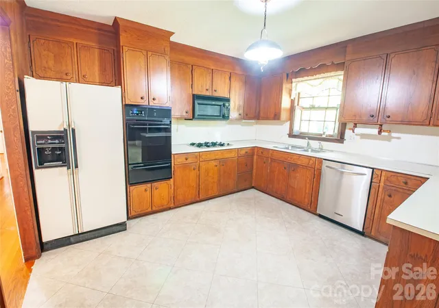 Photo 3 of Single family home for sale at 2607 Montgomery Dr, Statesville, NC 28625 | MLS# 4432123 | Listing updated on 2026-10-07