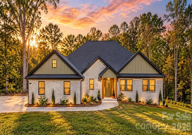 Photo 1 of Single family home for sale at 10120 Mini Ranch Rd, Waxhaw, NC 28173 | MLS# 4432131 | Listing updated on 2026-10-17