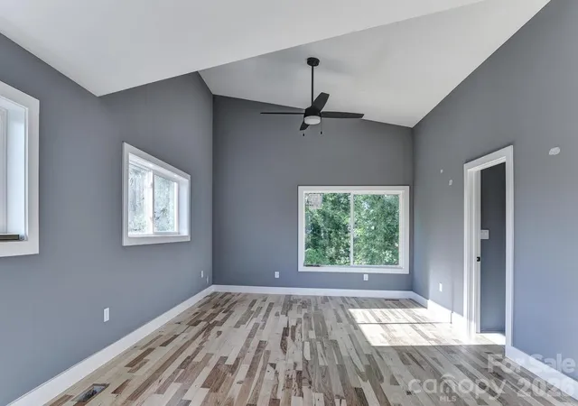 Photo 2 of Single family home for sale at 21 Wilmington St, Asheville, NC 28806 | MLS# 4432133 | Listing updated on 2026-10-08