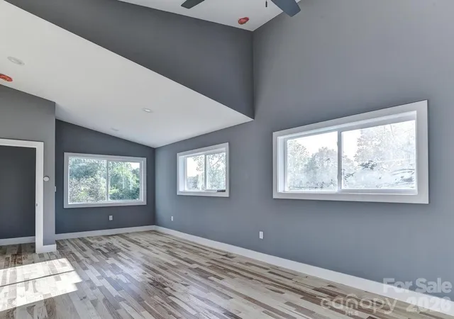 Photo 3 of Single family home for sale at 21 Wilmington St, Asheville, NC 28806 | MLS# 4432133 | Listing updated on 2026-10-08