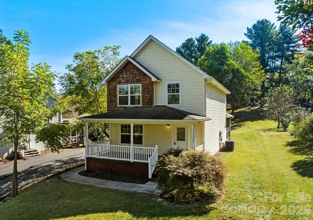 Photo 2 of Single family home for sale at 81 Crayton Rd, Asheville, NC 28803 | MLS# 4432139 | Listing updated on 2026-10-08