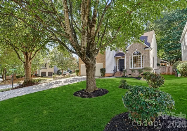 Photo 2 of Single family home for sale at 2103 Sablewood Dr, Charlotte, NC 28205 | MLS# 4432145 | Listing updated on 2026-10-23