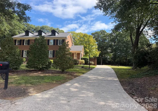 Photo 3 of Single family home for sale at 4533 Arborway Way, Charlotte, NC 28211 | MLS# 4432154 | Listing updated on 2026-10-09