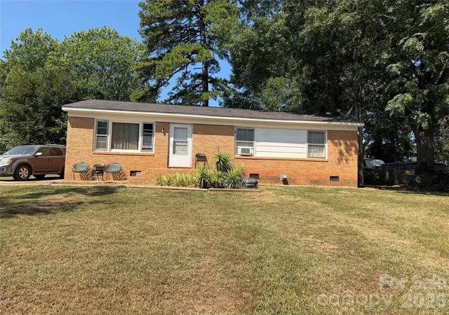 Photo 1 of Single family home for sale at 679 Winston Dr, Gastonia, NC 28052 | MLS# 4432155 | Listing updated on 2026-10-07