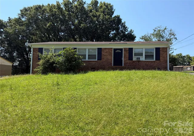 Photo 1 of Single family home for sale at 3025 Matthews Dr, Gastonia, NC 28052 | MLS# 4432158 | Listing updated on 2026-10-07
