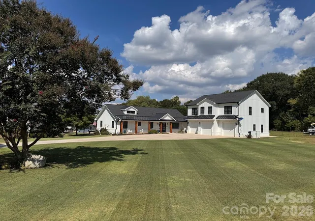 Photo 1 of Single family home for sale at 15800 Henry Ln, Huntersville, NC 28078 | MLS# 4432159 | Listing updated on 2026-10-18