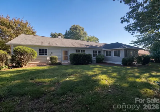 Photo 3 of Single family home for sale at 3309 Gardner Park Dr, Gastonia, NC 28054 | MLS# 4432163 | Listing updated on 2026-10-07