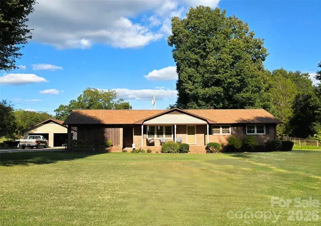 Photo 2 of Single family home for sale at 4106 Dallas High Shls Hwy, Dallas, NC 28034 | MLS# 4432167 | Listing updated on 2026-10-07
