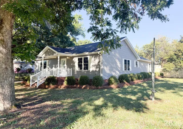 Photo 3 of Single family home for sale at 52 Roberta Rd, Concord, NC 28027 | MLS# 4432169 | Listing updated on 2026-10-07