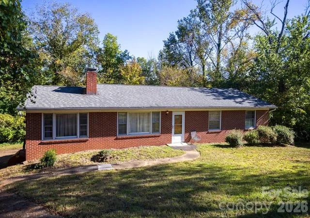 Photo 1 of Single family home for sale at 8 Governors Ct, Asheville, NC 28805 | MLS# 4432179 | Listing updated on 2026-10-09