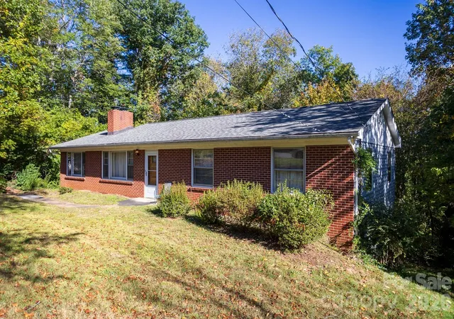 Photo 3 of Single family home for sale at 8 Governors Ct, Asheville, NC 28805 | MLS# 4432179 | Listing updated on 2026-10-09