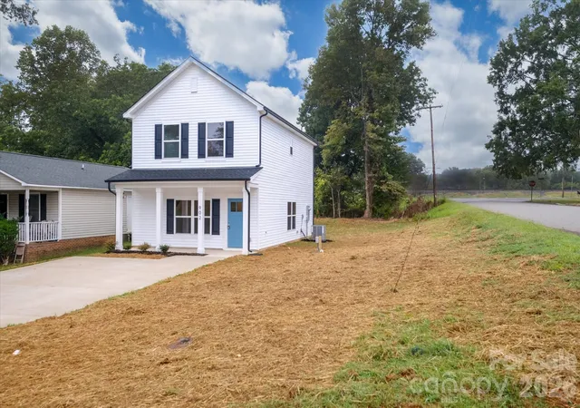 Photo 3 of Single family home for sale at 902 W Alabama Ave, Bessemer City, NC 28016 | MLS# 4432180 | Listing updated on 2026-10-08