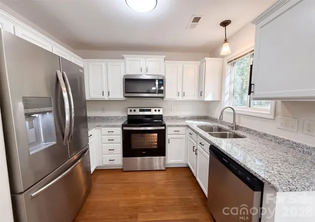 Photo 1 of Single family home for sale at 10526 Glory Meadow Ct, Charlotte, NC 28278 | MLS# 4432181 | Listing updated on 2026-10-08