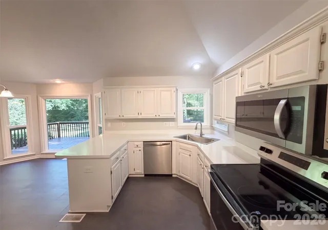 Photo 2 of Single family home for sale at 1104 Thoroughbred Pl Nw, Concord, NC 28027 | MLS# 4432188 | Listing updated on 2026-10-08