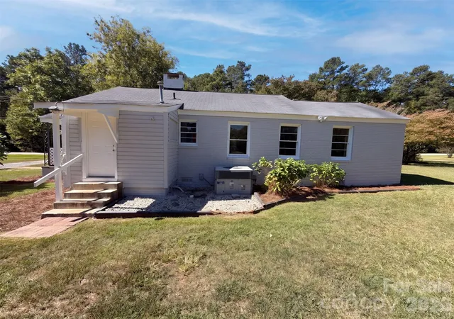 Photo 4 of Single family home for sale at 521 Grace Ave, Lancaster, SC 29720 | MLS# 4432190 | Listing updated on 2026-10-09
