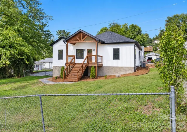 Photo 3 of Single family home for sale at 45 Gladden St, Marion, NC 28752 | MLS# 4432191 | Listing updated on 2026-10-10