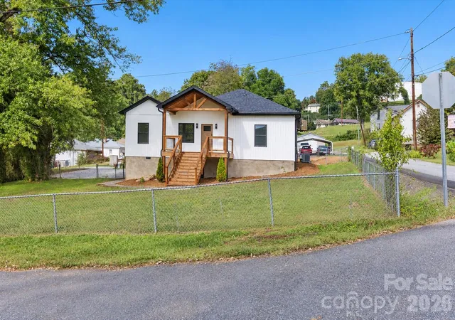 Photo 3 of Single family home for sale at 45 Gladden St, Marion, NC 28752 | MLS# 4432191 | Listing updated on 2026-10-10