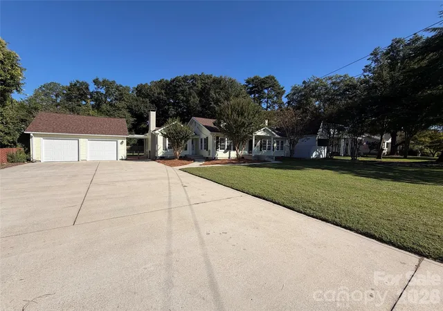 Photo 1 of Single family home for sale at 208 Pressly St, Clover, SC 29710 | MLS# 4432192 | Listing updated on 2026-10-09