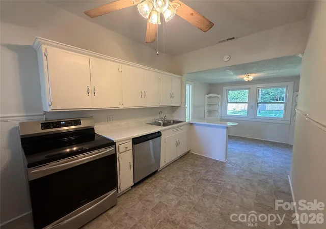 Photo 2 of Single family home for sale at 208 Pressly St, Clover, SC 29710 | MLS# 4432192 | Listing updated on 2026-10-09