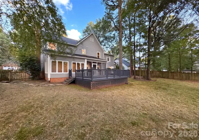 Photo 4 of Single family home for sale at 2315 Heathershire Ln, Matthews, NC 28105 | MLS# 4432198 | Listing updated on 2026-10-07