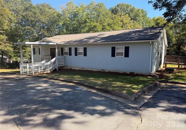 Single family home for sale at 104 E Clairborne St, Blacksburg, SC 29702 | MLS# 4432204