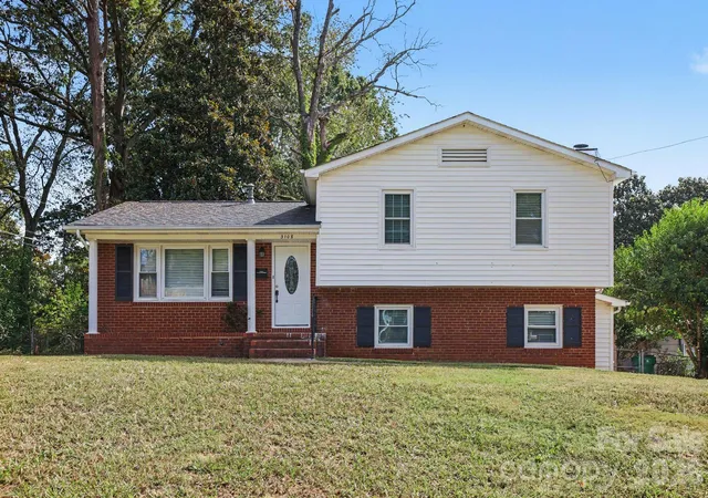 Photo 1 of Single family home for sale at 3108 Rosehill Dr, Charlotte, NC 28212 | MLS# 4432213 | Listing updated on 2026-10-21