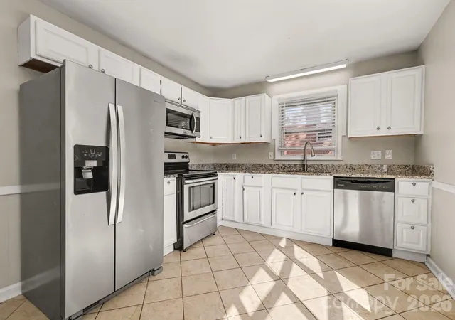 Photo 4 of Single family home for sale at 3108 Rosehill Dr, Charlotte, NC 28212 | MLS# 4432213 | Listing updated on 2026-10-21