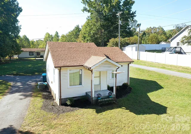 Photo 3 of Single family home for sale at 4173 Fork Ave, Hickory, NC 28602 | MLS# 4432214 | Listing updated on 2026-10-08