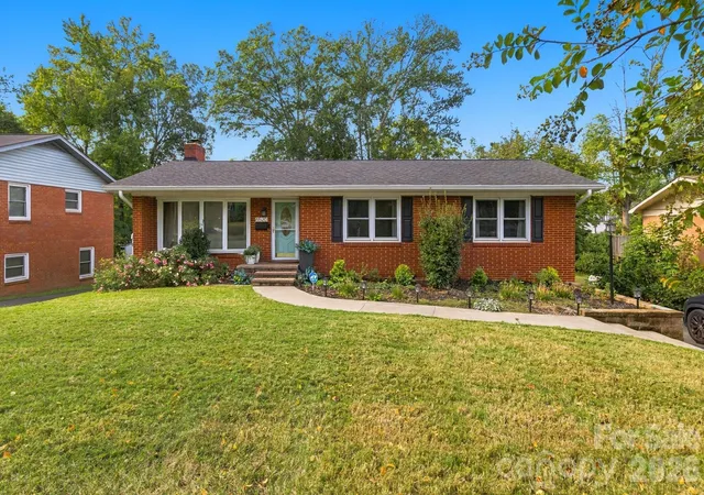 Photo 1 of Single family home for sale at 6520 Candlewood Dr, Charlotte, NC 28210 | MLS# 4432216 | Listing updated on 2026-10-29