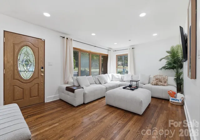 Photo 4 of Single family home for sale at 6520 Candlewood Dr, Charlotte, NC 28210 | MLS# 4432216 | Listing updated on 2026-10-29