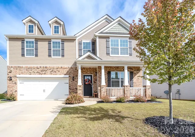 Photo 2 of Single family home for sale at 121 Giant Oak Ave, Statesville, NC 28677 | MLS# 4432220 | Listing updated on 2026-10-08