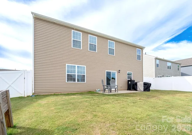 Photo 3 of Single family home for sale at 121 Giant Oak Ave, Statesville, NC 28677 | MLS# 4432220 | Listing updated on 2026-10-08