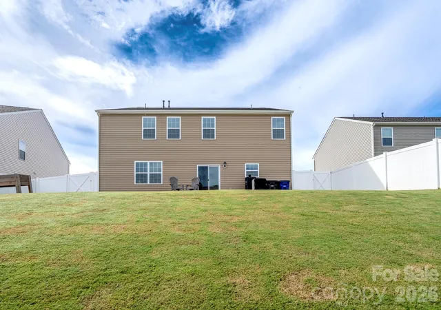 Photo 4 of Single family home for sale at 121 Giant Oak Ave, Statesville, NC 28677 | MLS# 4432220 | Listing updated on 2026-10-08