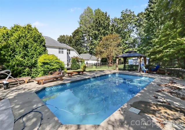 Photo 2 of Single family home for sale at 1233 Waterford Rd, Lincolnton, NC 28092 | MLS# 4432232 | Listing updated on 2026-10-08