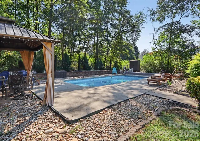 Photo 4 of Single family home for sale at 1233 Waterford Rd, Lincolnton, NC 28092 | MLS# 4432232 | Listing updated on 2026-10-08
