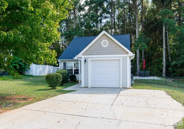 Photo 2 of Single family home for sale at 229 Chicago Ln, York, SC 29745 | MLS# 4432240 | Listing updated on 2026-10-08