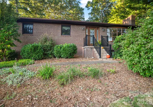 Single family home for sale at 9 Fullam Dr, Arden, NC 28704 | MLS# 4432265
