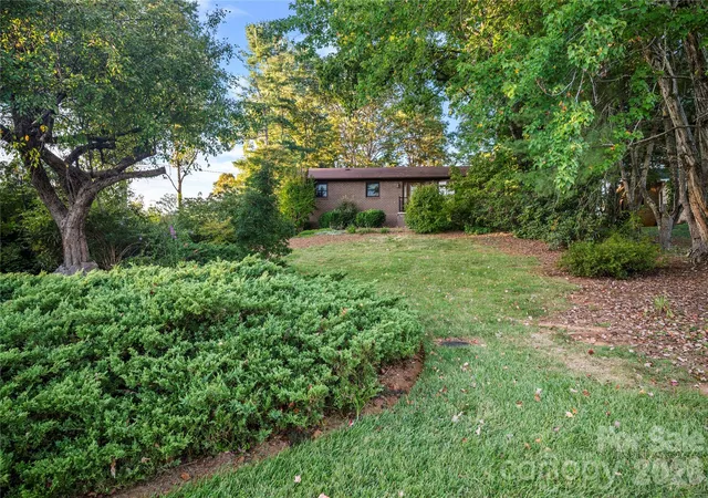 Photo 2 of Single family home for sale at 9 Fullam Dr, Arden, NC 28704 | MLS# 4432265 | Listing updated on 2026-10-09