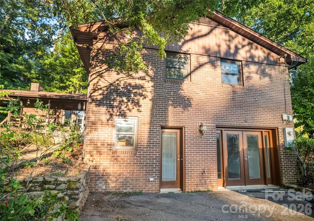 Photo 3 of Single family home for sale at 9 Fullam Dr, Arden, NC 28704 | MLS# 4432265 | Listing updated on 2026-10-09