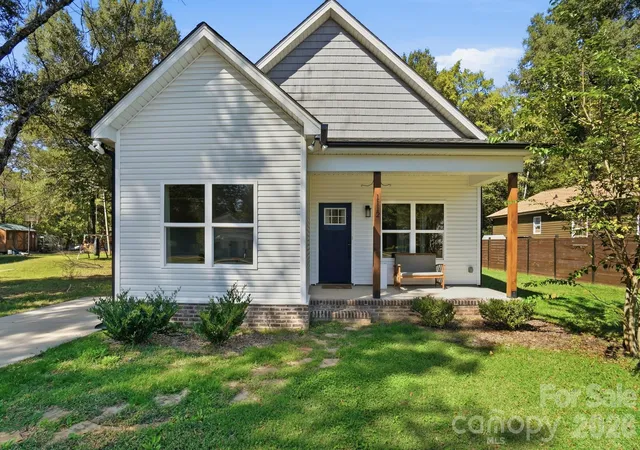 Photo 1 of Single family home for sale at 1112 Crawford Rd, Rock Hill, SC 29730 | MLS# 4432273 | Listing updated on 2026-10-14