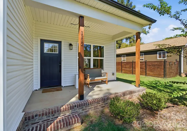 Photo 2 of Single family home for sale at 1112 Crawford Rd, Rock Hill, SC 29730 | MLS# 4432273 | Listing updated on 2026-10-14