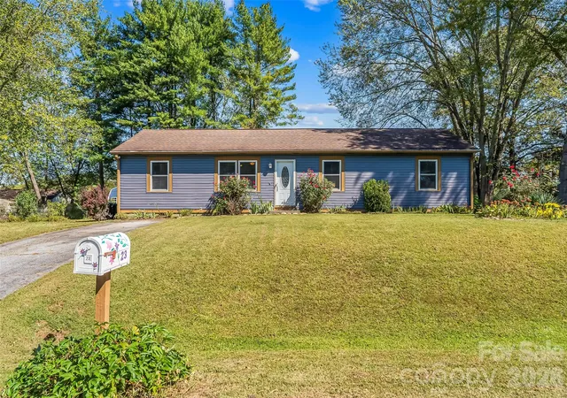 Photo 1 of Single family home for sale at 23 E Silverleaf Dr, Hendersonville, NC 28739 | MLS# 4432276 | Listing updated on 2026-10-16