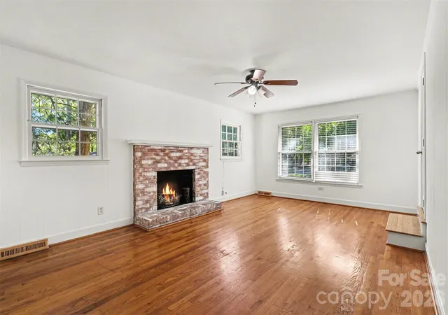 Photo 2 of Single family home for sale at 833 Archdale Dr, Charlotte, NC 28217 | MLS# 4432284 | Listing updated on 2026-10-28