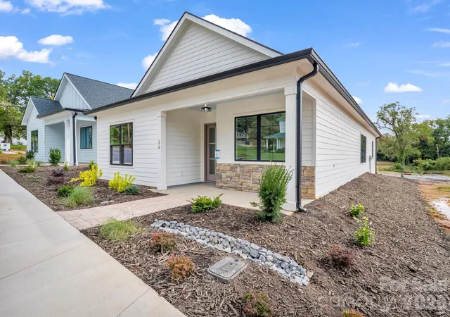 Single family home for sale at 170 N Mitchell St, Rutherfordton, NC 28139 | MLS# 4432285
