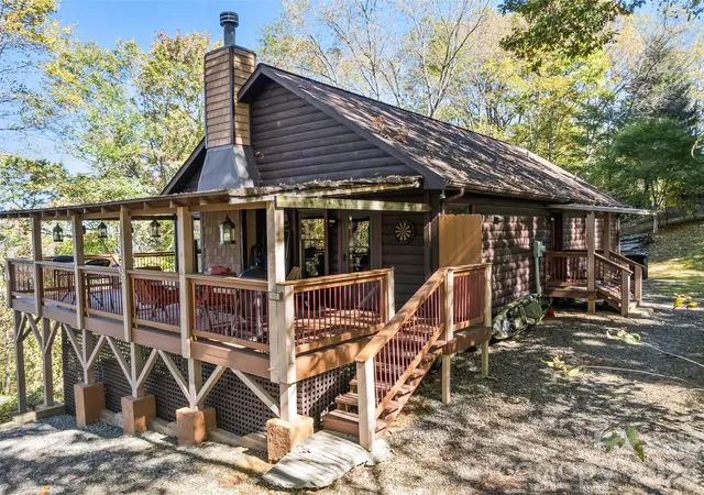 Photo 1 of Single family home for sale at 612 Whispering Winds Rd, Waynesville, NC 28785 | MLS# 4432287 | Listing updated on 2026-10-20