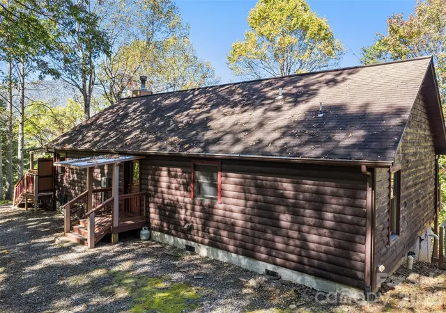 Photo 3 of Single family home for sale at 612 Whispering Winds Rd, Waynesville, NC 28785 | MLS# 4432287 | Listing updated on 2026-10-20